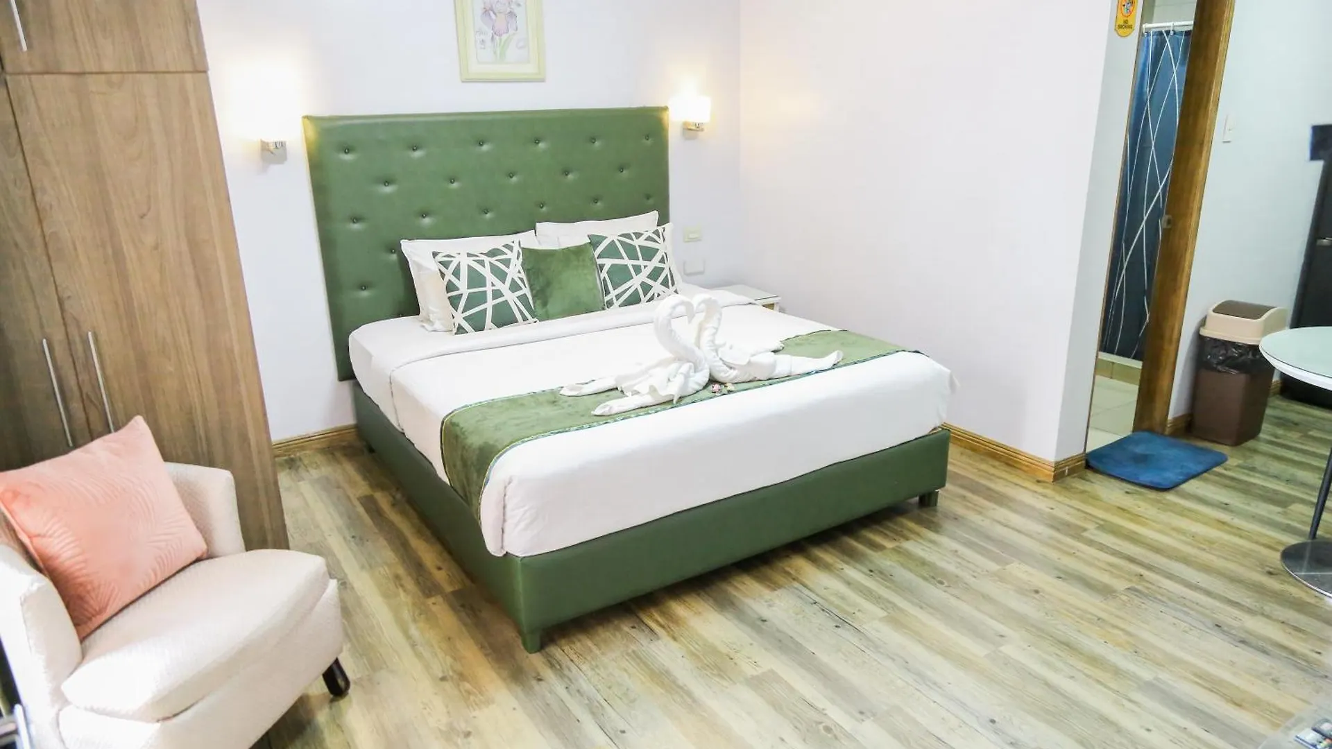 Hotel Pacific Bay Grand Suites Manila