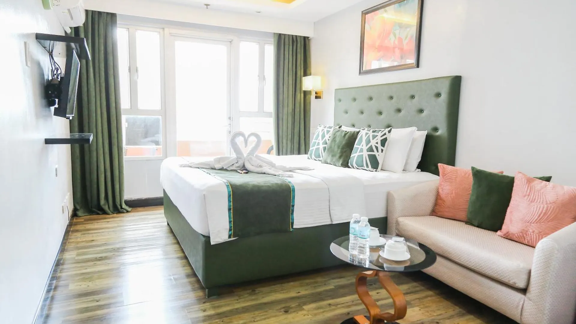 Pacific Bay Grand Suites Manila