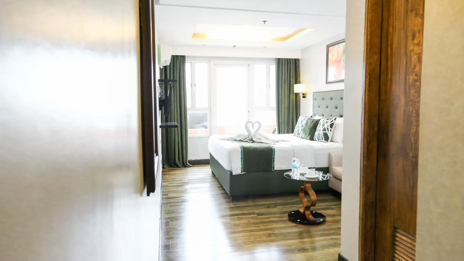 Pacific Bay Grand Suites Manila