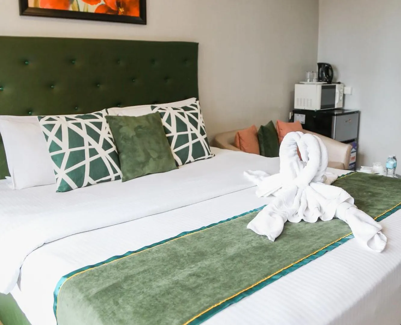 Pacific Bay Grand Suites Manila